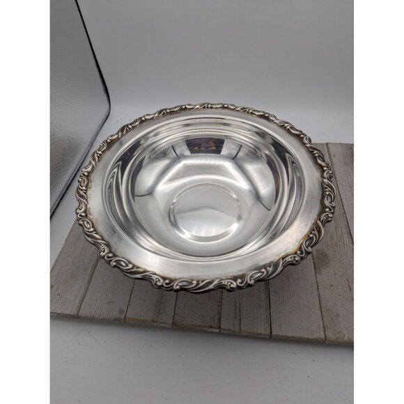 Wm A Rogers By Oneida Ltd Silversmiths 10” Dish Pedestal Bowl w/ Lid Etched - Picture 5 of 12